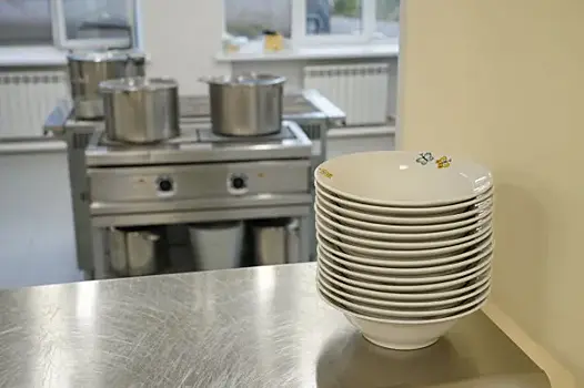 В Самаре в школах № 45 и 93 отремонтировали пищеблоки и обеденные залы