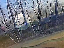 В Красноярске на видео попало, как электросамокатчики сбили девушку на тротуаре