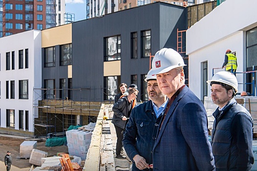 Собянин осмотрел ход строительства новых школ в Новомосковском округе