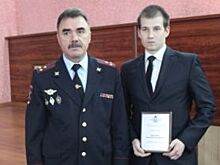 Полиция наградила сотрудников магазина, задержавших фальшивомонетчика