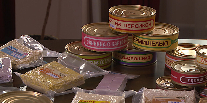 Буханка на один укус и творожные десерты: что едят российские космонавты на МКС?