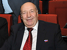 Экс-глава администрации региона Алексей Страхов отмечает юбилей
