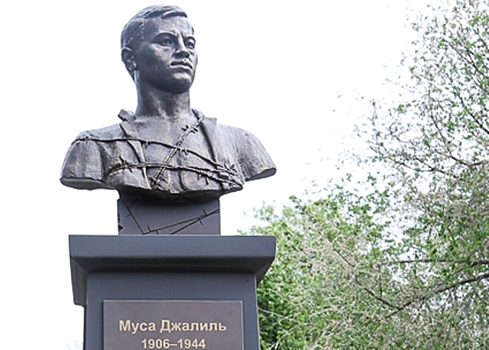 Память великого татарского поэта Мусы Джалиля увековечили в Астрахани