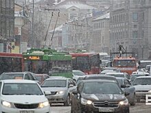 Днем на дорогах Казани образовались 8-балльные пробки