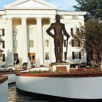 В Джексоне уберут из центра города статую 7-го президента США Эндрю Джексона