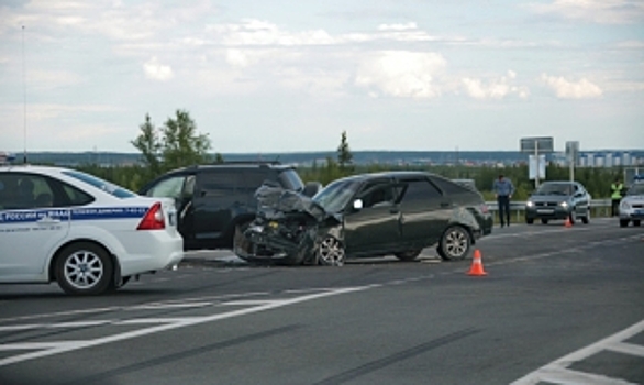 В Салехарде по дороге в Аэропорт в ДТП пострадали трое человек. Их доставили в больницу