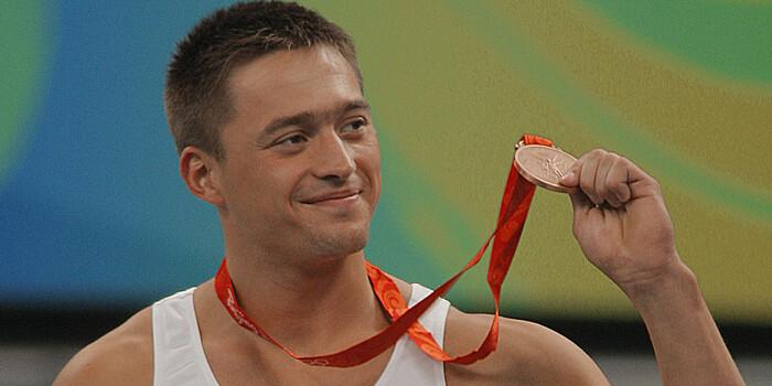 «Флаг и гимн у нас внутри»: Антон Голоцуцков – о победе гимнастов, счастливых атрибутах и атмосфере в команде