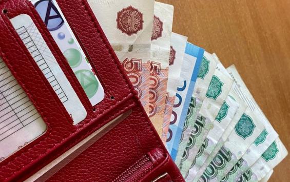 В Курской области пенсионерку осудили за кражу денег из найденного кошелька