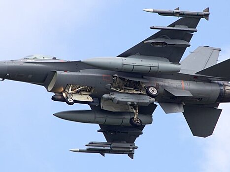 В США заявили, что обучение ВСУ управлению истребителей F-16 завершится в этом году