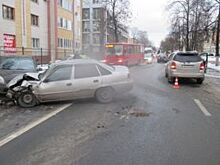 В тройном ДТП на улице Наумова пострадали три человека