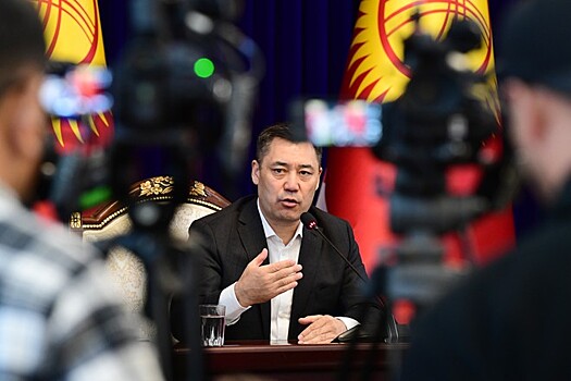 Премьер-министр Киргизии принял полномочия президента