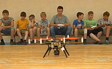 Управлять дронами подростков учат в летней школе
