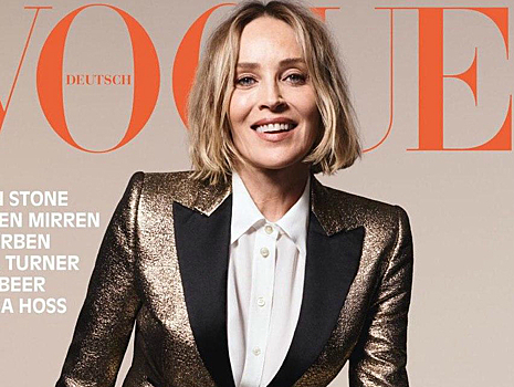 Золотой смокинг и ослепительная улыбка: 62-летняя Шэрон Стоун снялась для обложки Vogue
