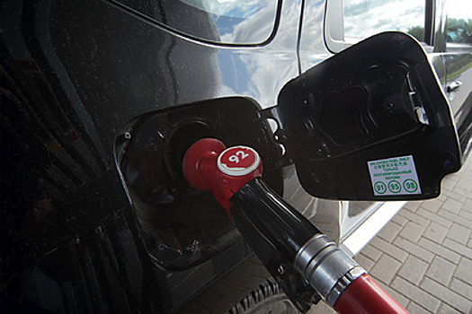 Нефтяники получат из бюджета сотни миллиардов рублей за дешевый бензин