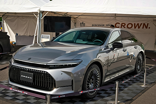 Toyota представила новый Crown. Пока он предсерийный