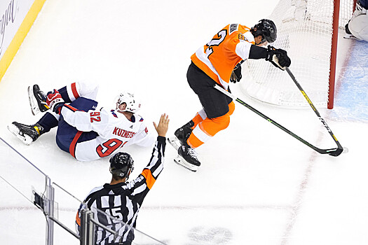 Нападающий «Вашингтона» Евгений Кузнецов мог сломать ногу в матче плей-офф НХЛ