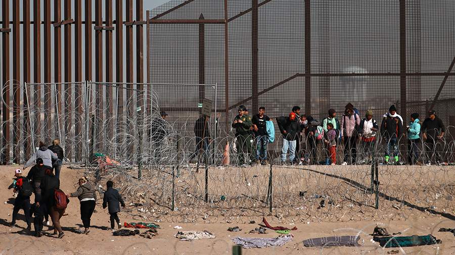 NYP: центры с нелегалами у границы США с Мексикой в Сан-Диего заполнены на 245%