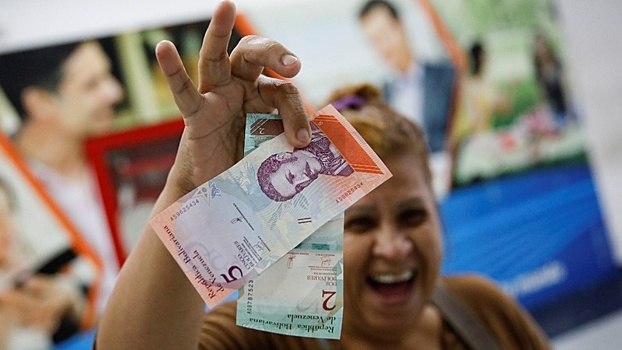 Банки Венесуэлы начали работать с новой валютой