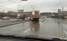Трамвай сошел с рельсов в Новосибирске