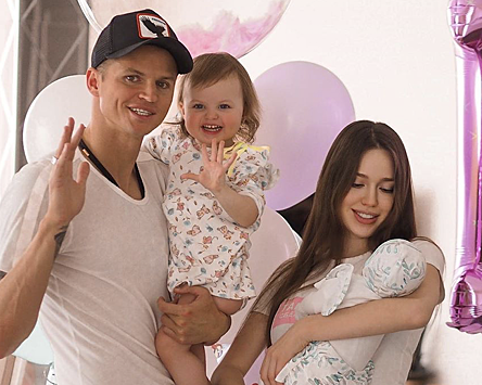 Многодетный отец футболист Дмитрий Тарасов впервые показал лицо младшей дочери