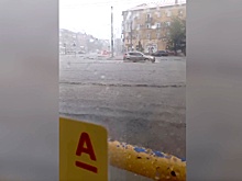 Видео: На улицах Омска начался потоп после ливня