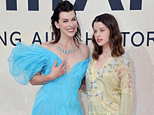 Милла Йовович с теплом и трепетом поздравила старшую дочь с совершеннолетием