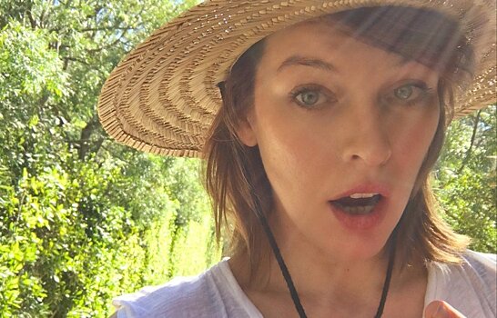 «Наша до мозга костей»: Милла Йовович похвасталась своим урожаем редиски