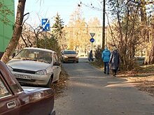 Пензячка пожаловалась на поток машин во дворе на ул. Карпинского