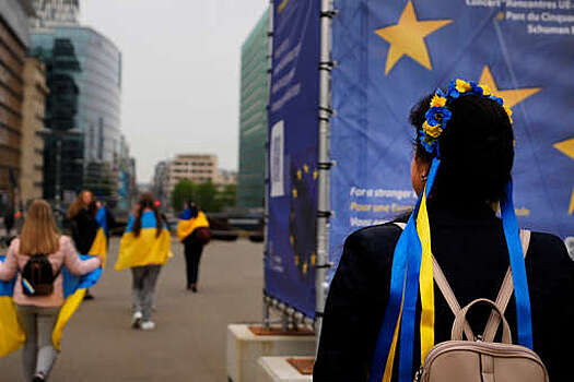 Экс-премьер Украины Азаров: переговоры о членстве Киева в ЕС сдвинут на 2024 год