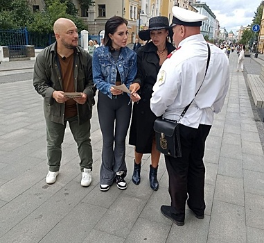 Актриса Эвелина Блёданс спросила дорогу у городового на улице Большой Покровской в Нижнем Новгороде