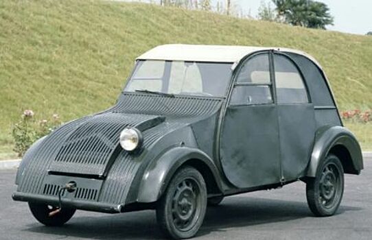 Довоенный бюджетный автомобиль Citroen 2CV, который выпускался вплоть до 1990 года