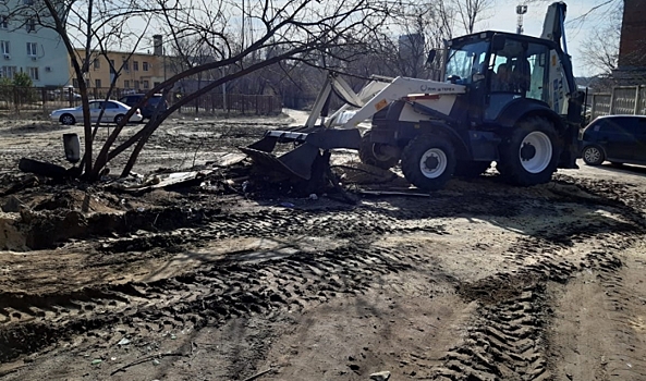В Волгограде обустраивают парковку на месте снесенных гаражей