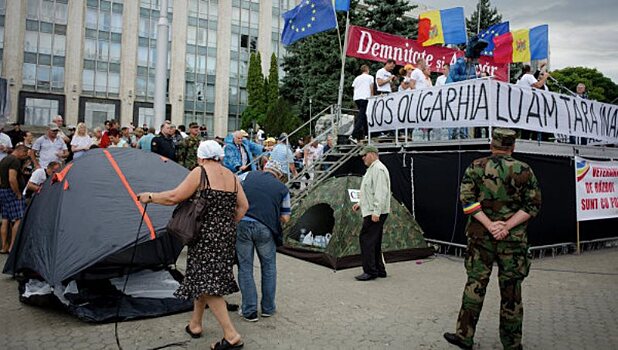 В центре Кишинева митингующие разбили палатки