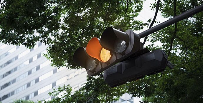 В Ростове отремонтировали светофор на пересечении проспекта Шолохова и Театрального