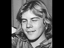 Умер бывший басист AC/DC