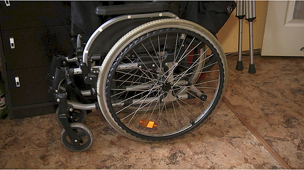 Инвалид из Надыма по требованию прокуратуры получил ортопедическую обувь