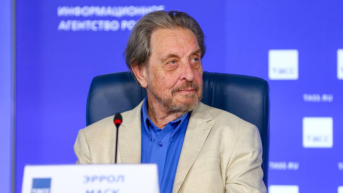 Отец Илона Маска был замечен на пасхальной службе в храме Христа Спасителя