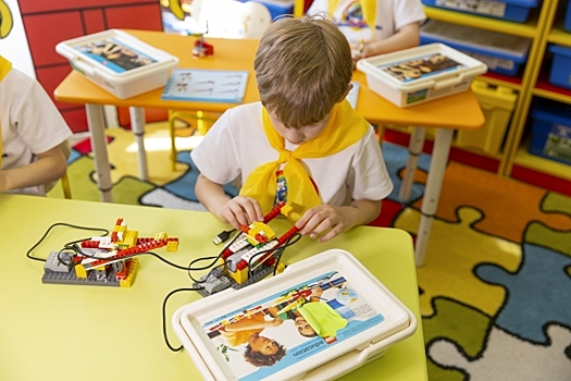 Воспитательница детсада в Югре кинула карандаш ребенку в глаз: решение суда