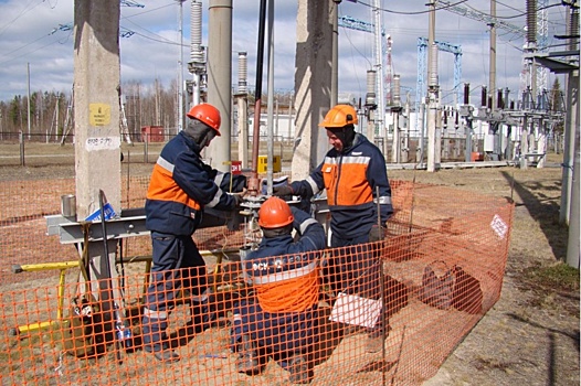 Лучшим сотрудникам МЭС Западной Сибири вручили награды