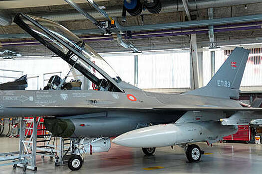 "Страна": Чехия передала Украине первый тренажер американского истребителя F-16