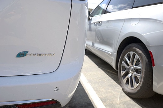 Дилер назвал причины рекордных продаж новых гибридных авто