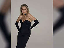 Певица Вера Брежнева снялась в платье с глубоким декольте