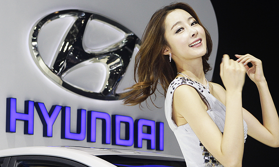 Компания Hyundai опубликовала новые тизерные изображения своего будущего самого дешевого кроссовера Bayon. Об этом сообщает Autonews.ru. 