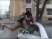 "Стопхамовца", сбитого водителем на Mercedes, обвинили в порче имущества