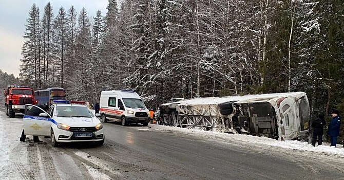 Семь человек пострадали в ДТП с туристическим автобусом в Карелии