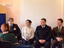 На открытом уроке полицейские рассказали подросткам о вреде наркотиков