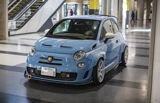 Тюнеры «скрестили» Fiat 500 с «японцем» и получили Widebody Abarth 595 Turismo