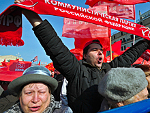 Левые толкаются локтями в борьбе за имидж защитников пенсионеров