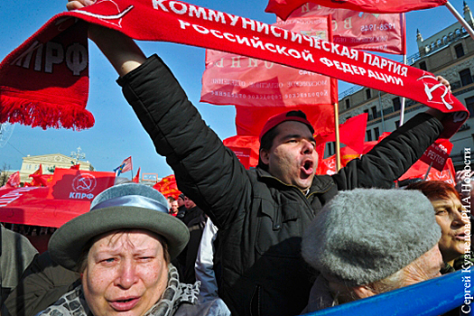 Левые толкаются локтями в борьбе за имидж защитников пенсионеров