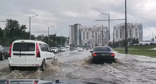 В Самаре 27 июня после сильного ливня затопило несколько улиц